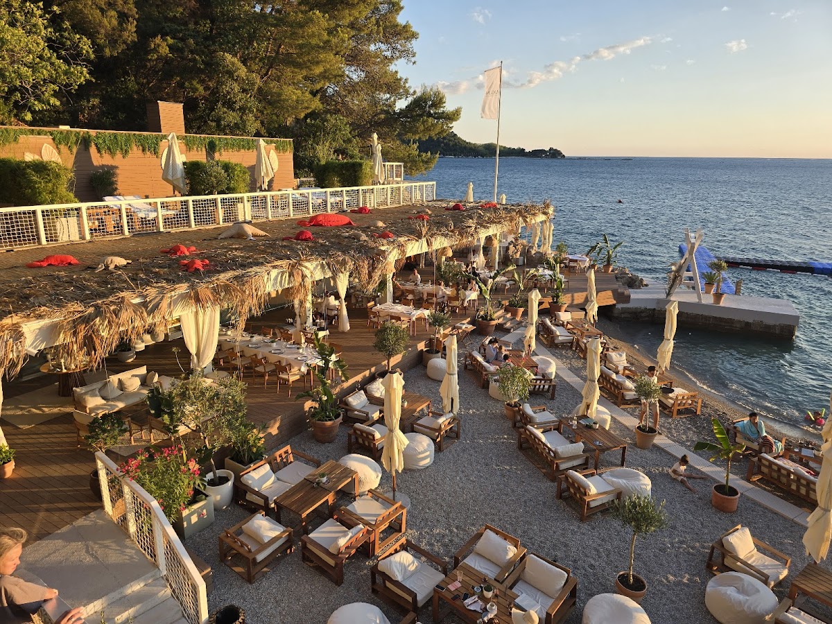 Budva — Laguna Beach Restaurant — gallery