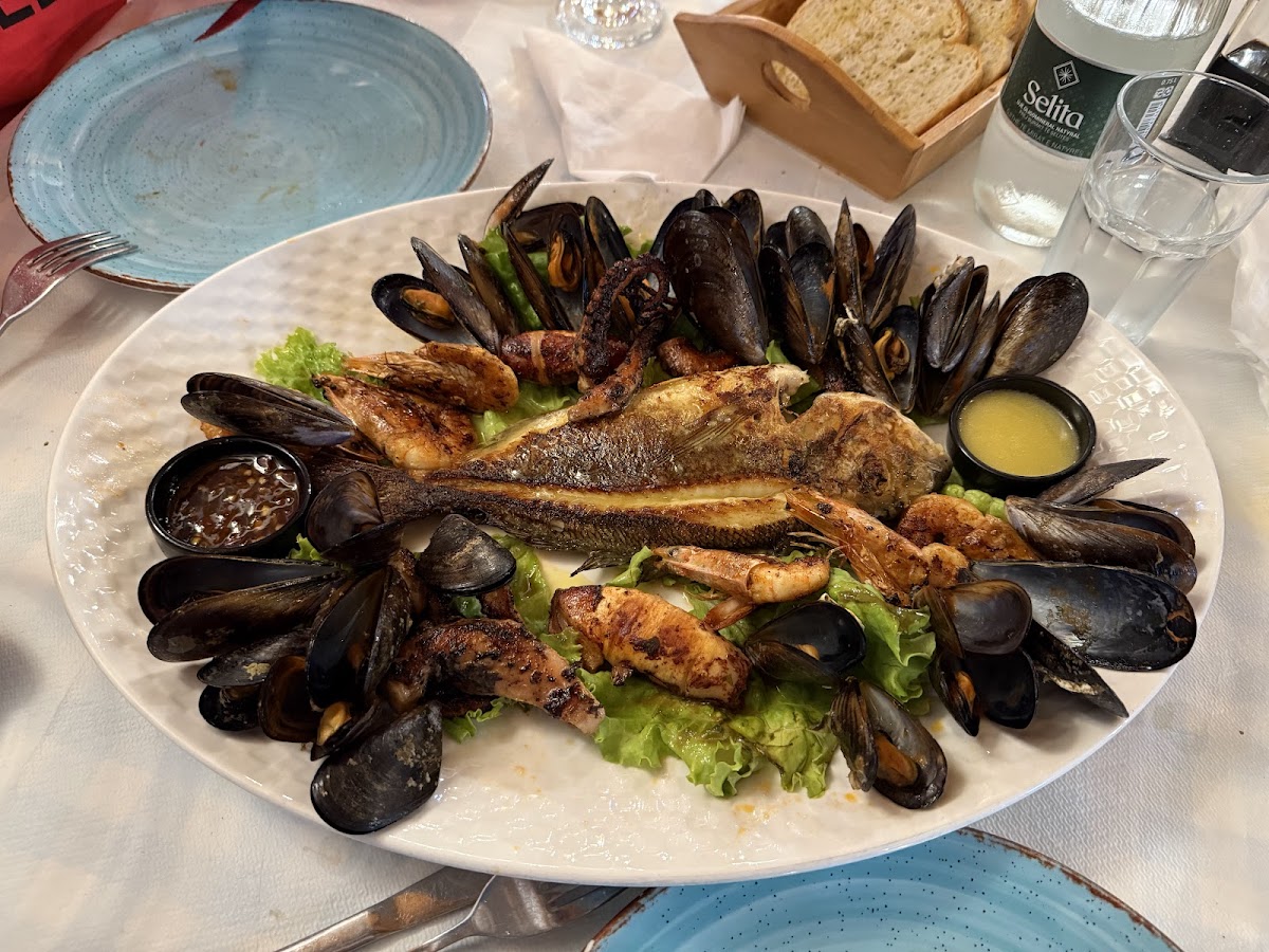 Ksamil — Restorant Ujvara Ksamil — galeri