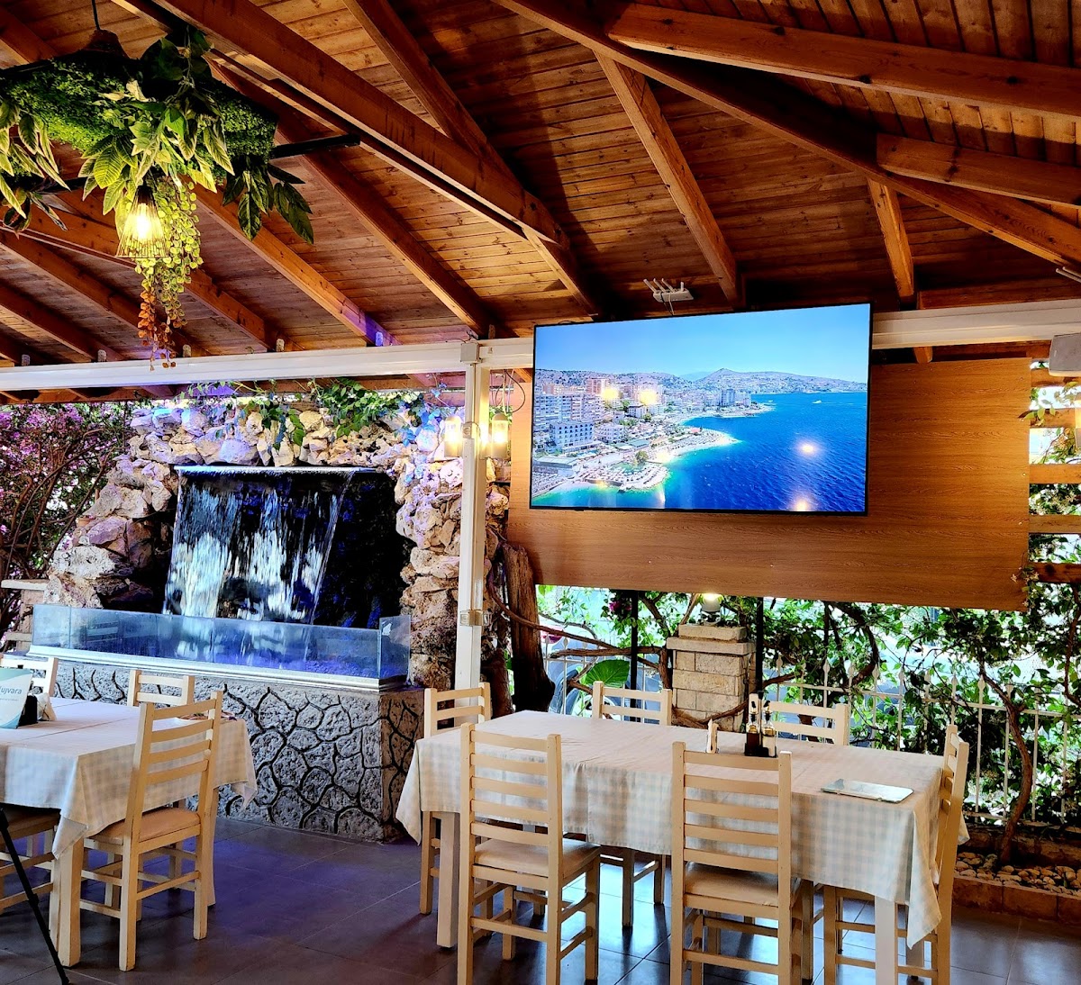 Ksamil — Restorant Ujvara Ksamil — galeri