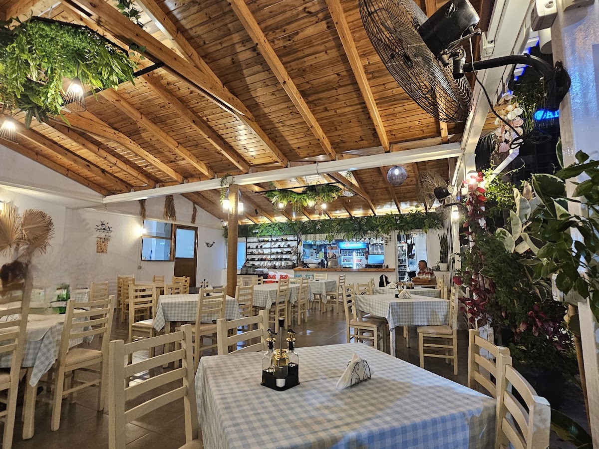 Ksamil — Restorant Ujvara Ksamil — galeri