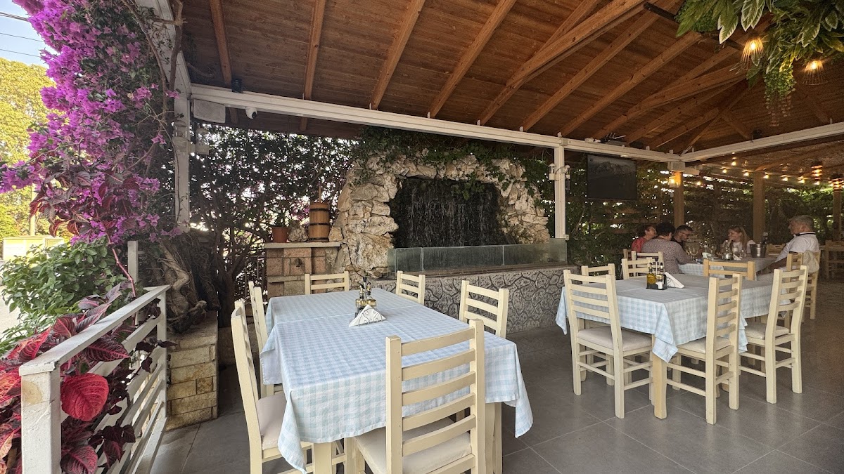 Ksamil — Restorant Ujvara Ksamil — galeri