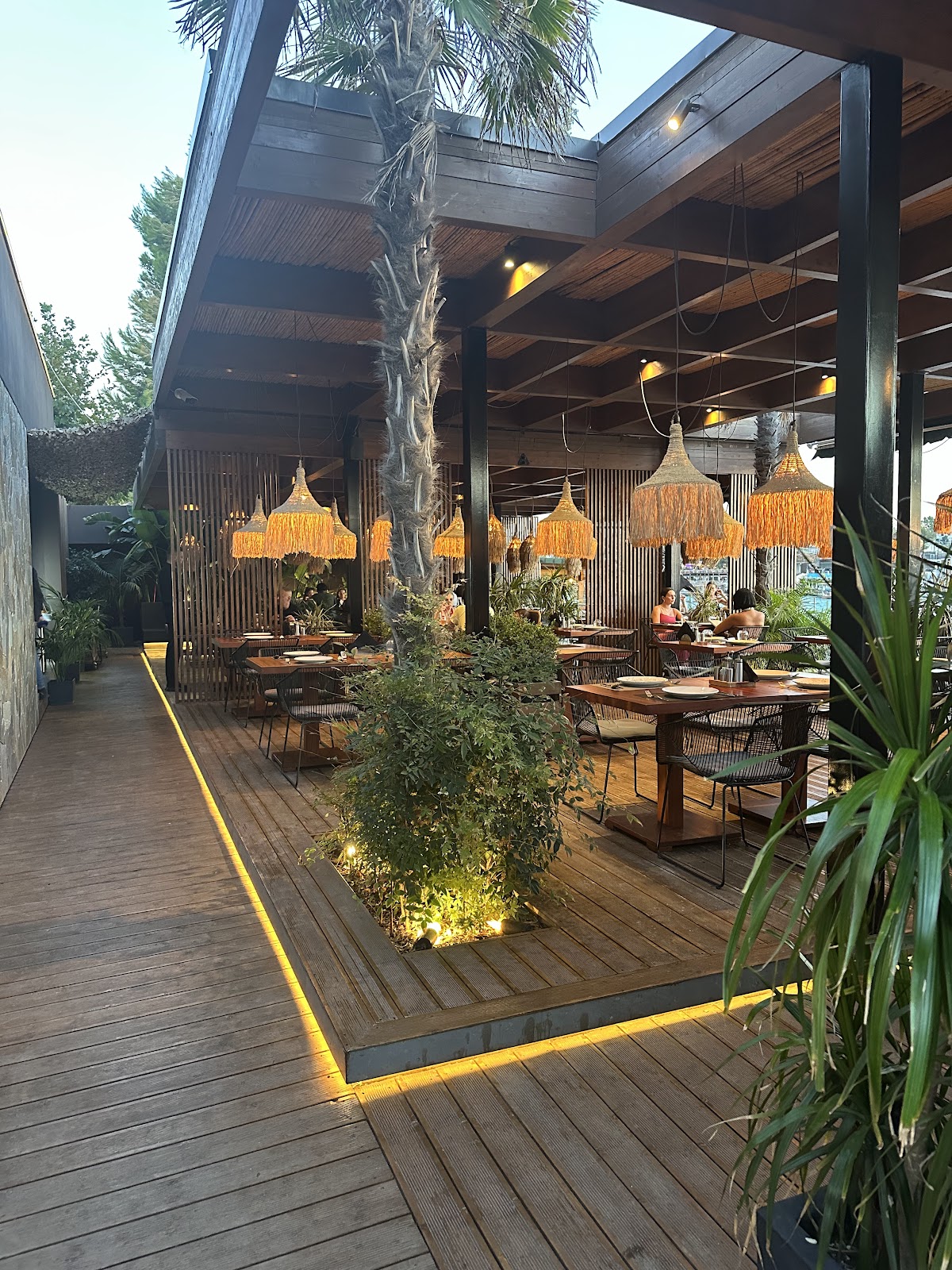 Ksamil — Ostro Beach Bar Restaurant — galeri