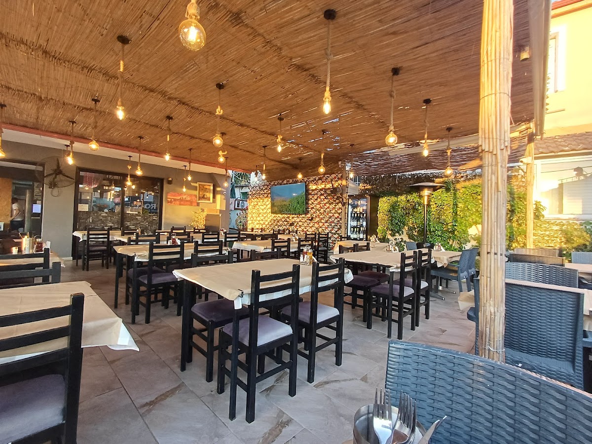 Ksamil — Restaurant Grill Pizza Palma — gallery